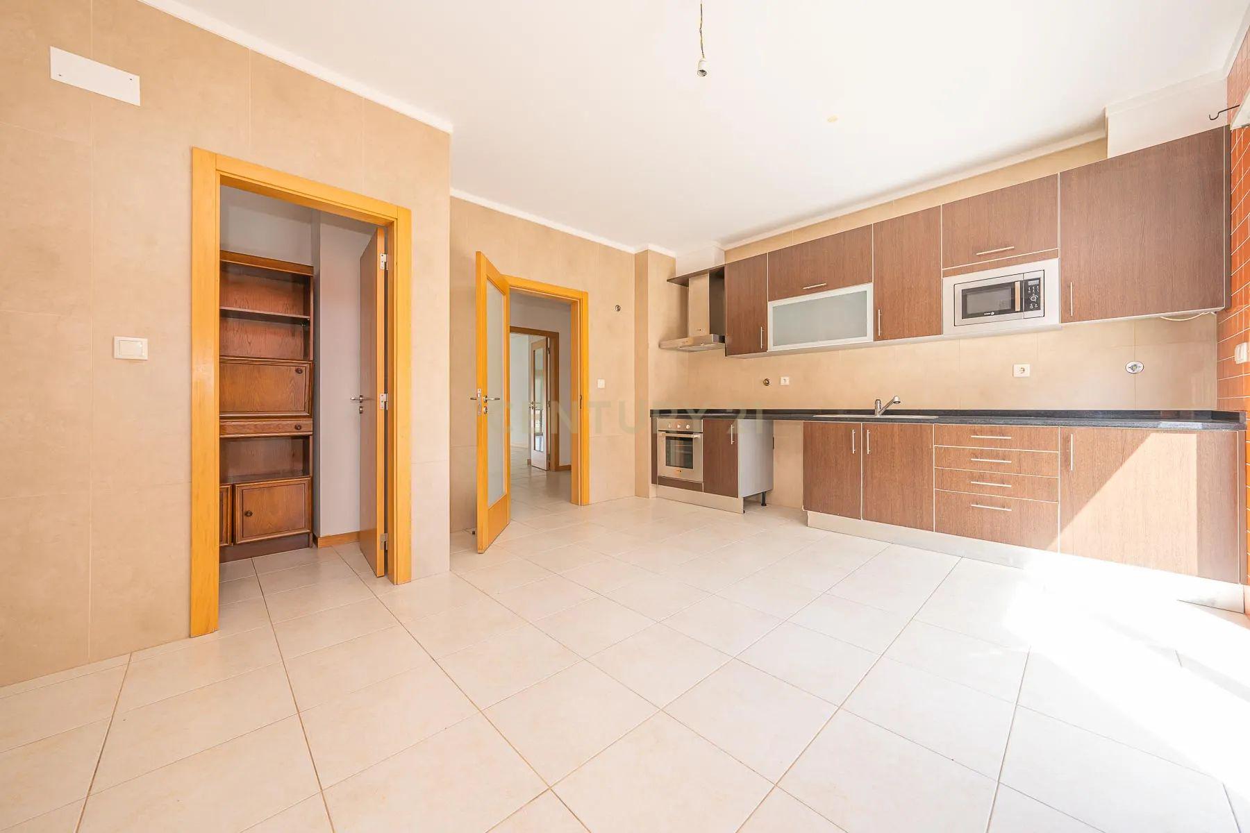 Apartamento T3 com varandas e Parqueamento, no Pinhal Novo, Vila Serena - Image 8