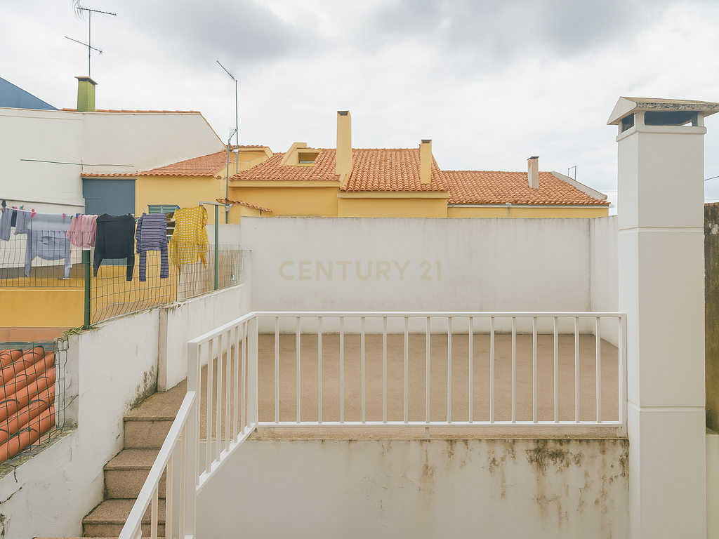 Moradia T2+1 com Aproveitamento de Sótão, Varanda e Quintal, no Peixe Frito, em Setúbal - Image 16