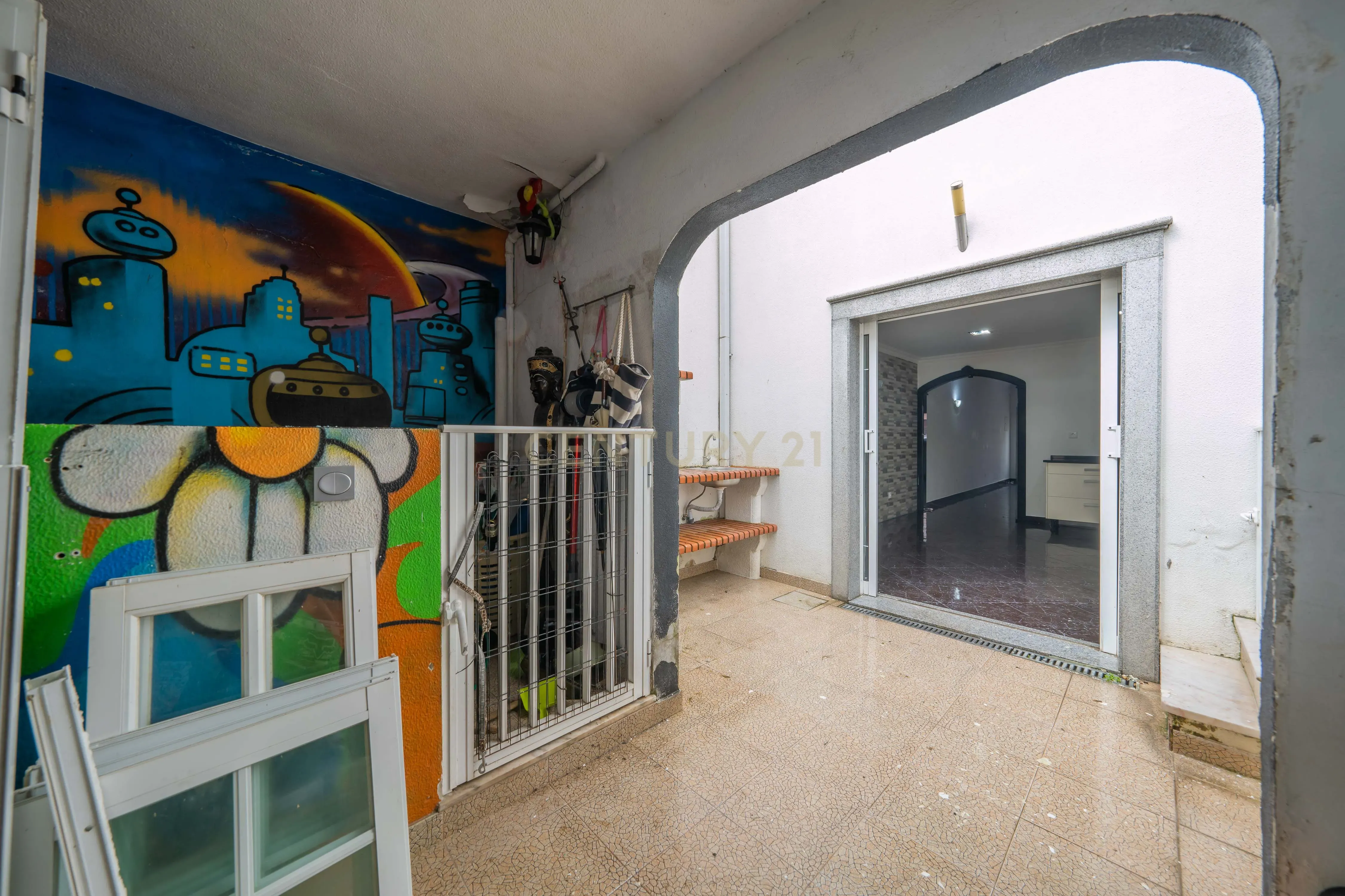 Moradia T2+1 com Aproveitamento de Sótão, Varanda e Quintal, no Peixe Frito, em Setúbal - Image 28