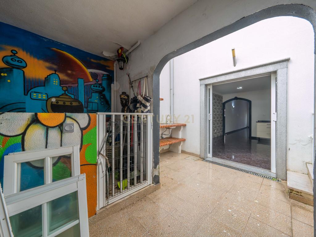 Moradia T2+1 com Aproveitamento de Sótão, Varanda e Quintal, no Peixe Frito, em Setúbal - Image 28