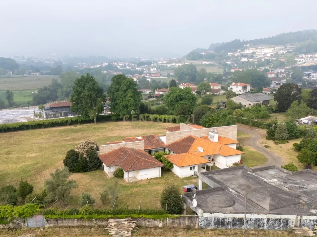 Moradia em vizela com 6 quartos e elevado potencial de investimento - Image 44