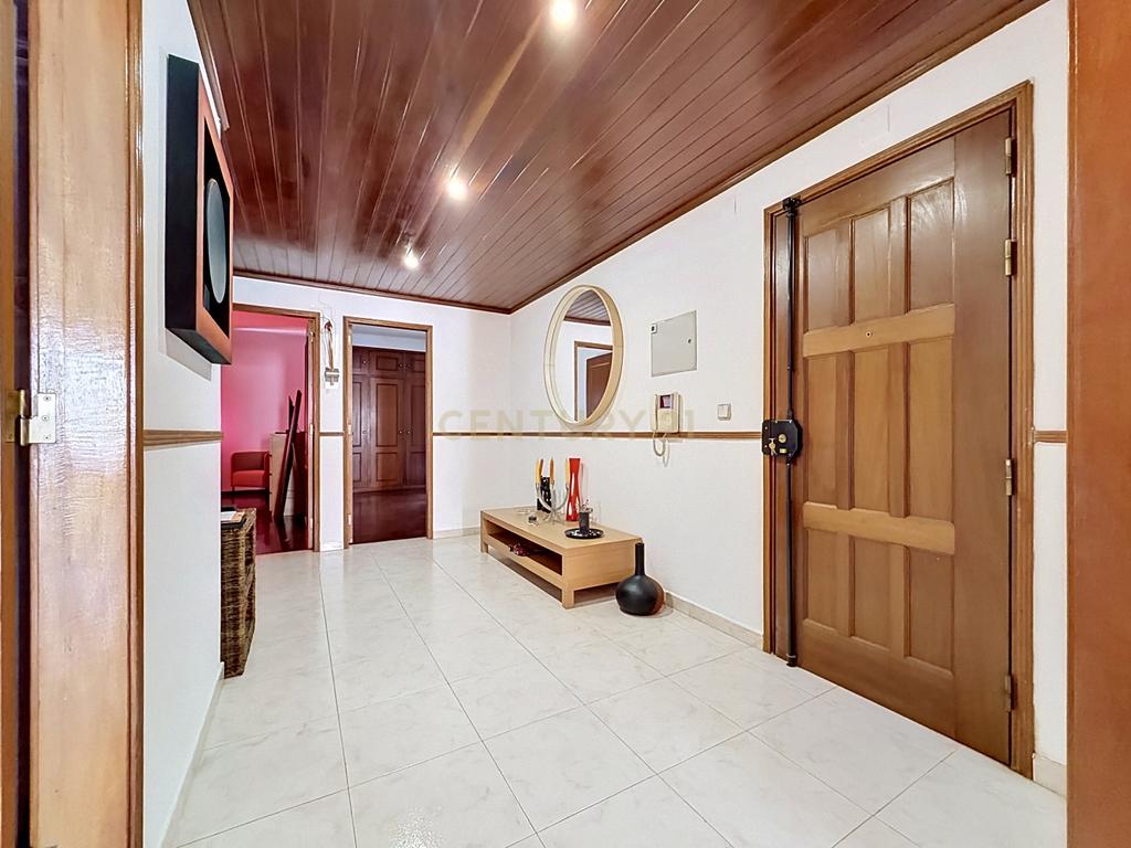 Apartamento T2 em em Paio Pires com excelentes áreas, perto de todas as comodidades. - Image 3