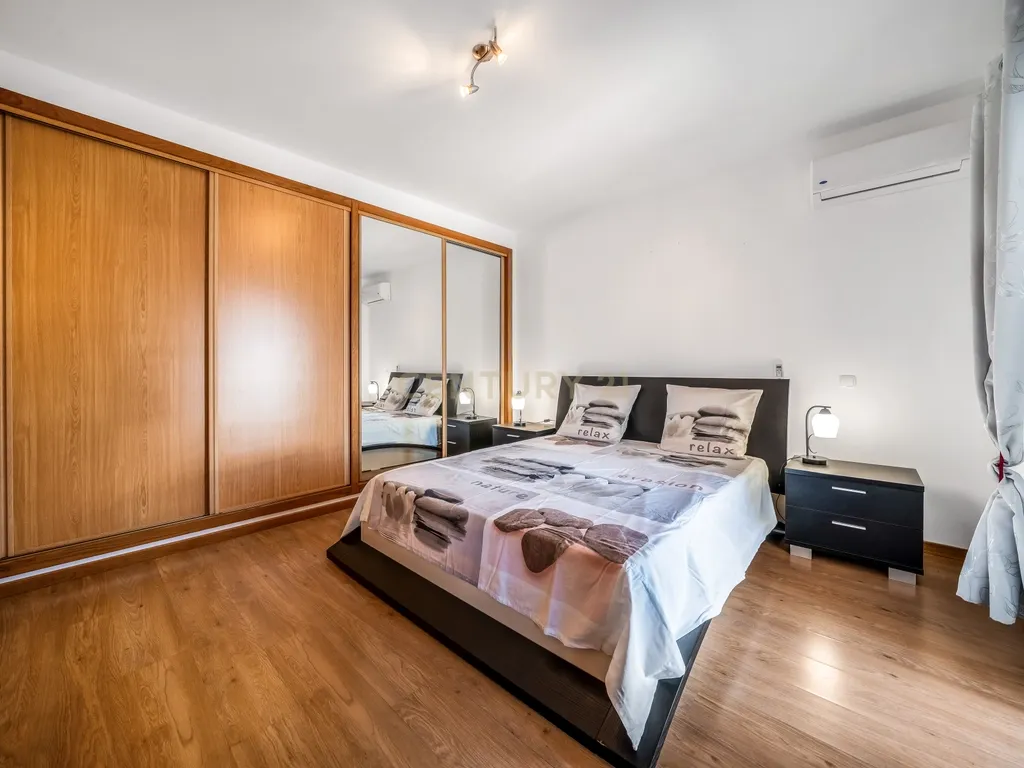 Moradia de Canto T2+2 com jardim em Condomínio Privado com Piscina – Ferreiras, Albufeira - Image 14