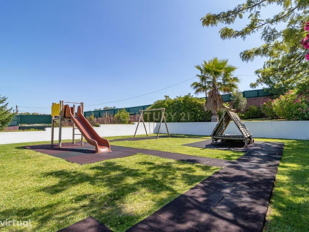 T3 Paço da Ameixoeira em condominio fechado|143m2 |Garagem para dois carros| Arrecadação|  Parque infantil |Segurança 24h|Piscina| Sauna| Ginásio|Court de ténis|Campo futebol. - Image 5