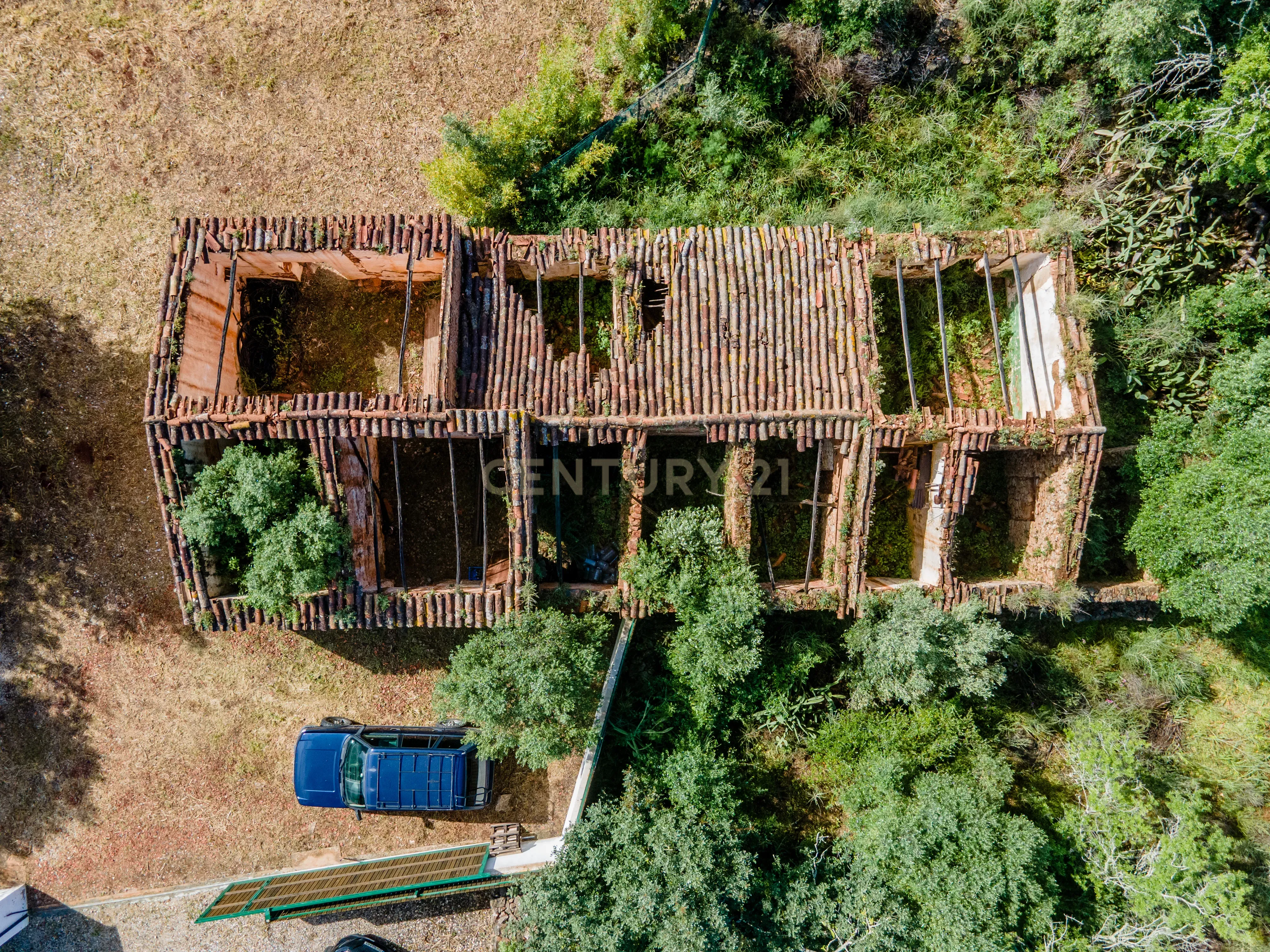 Fotografia 3 de MORADIA EM RUINA COM TERRENO 5680m2