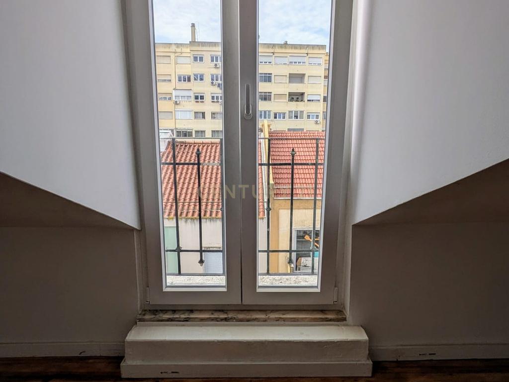 Apartamento T2 no vibrante bairro de Benfica - Image 5