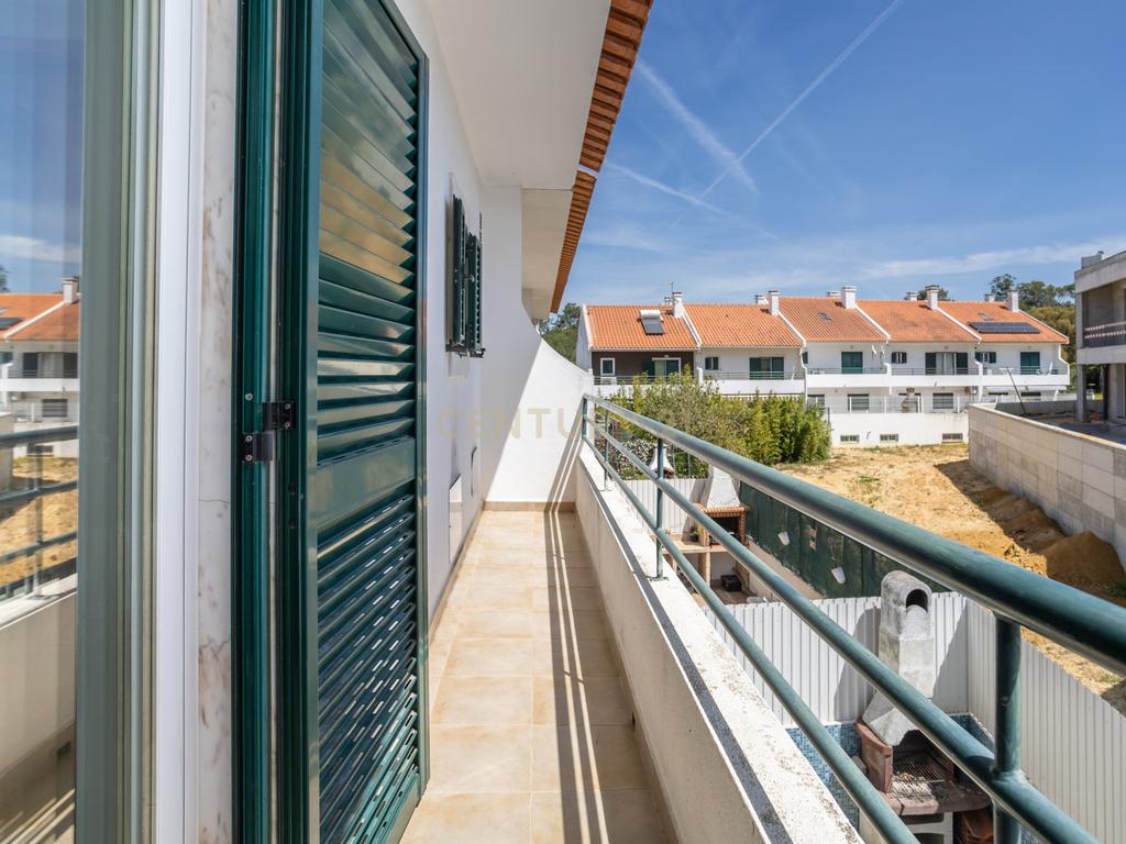  Moradia T3 em Amora - Seixal com Terraço e Garagem  - Image 28
