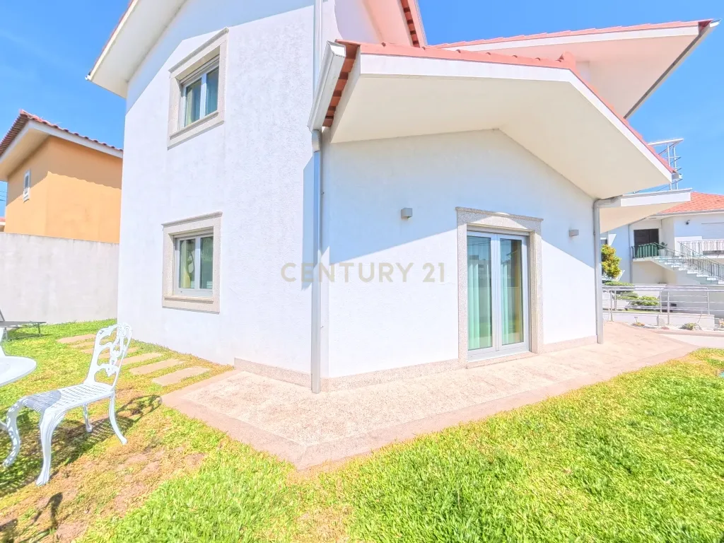 Moradia T4 em Esposende com Jardim e Garagem - Image 32