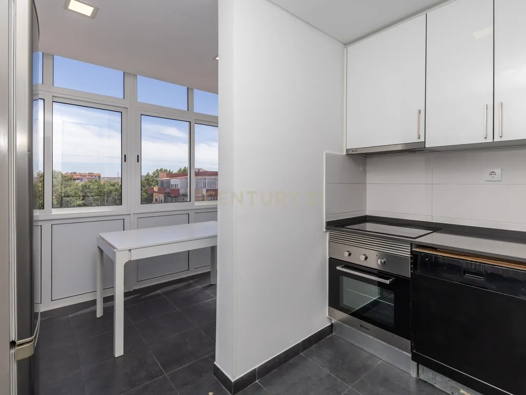 Apartamento T3 para arrendamento - 5 piso c/elevador - Amora - Image 33