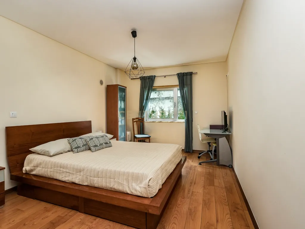 Apartamento T3 com vista panorâmica sobre o Jamor em condomínio fechado com piscina e ginásio - Image 11