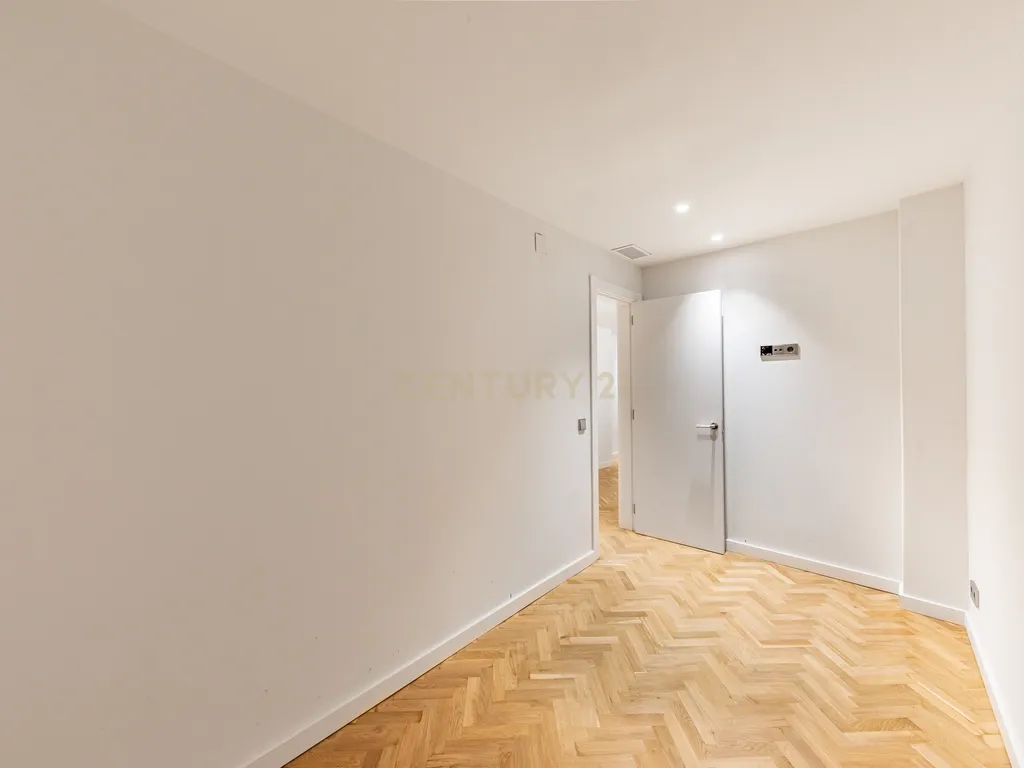 Espetacular apartamento renovado de 220 m² com 4 quartos - Image 13