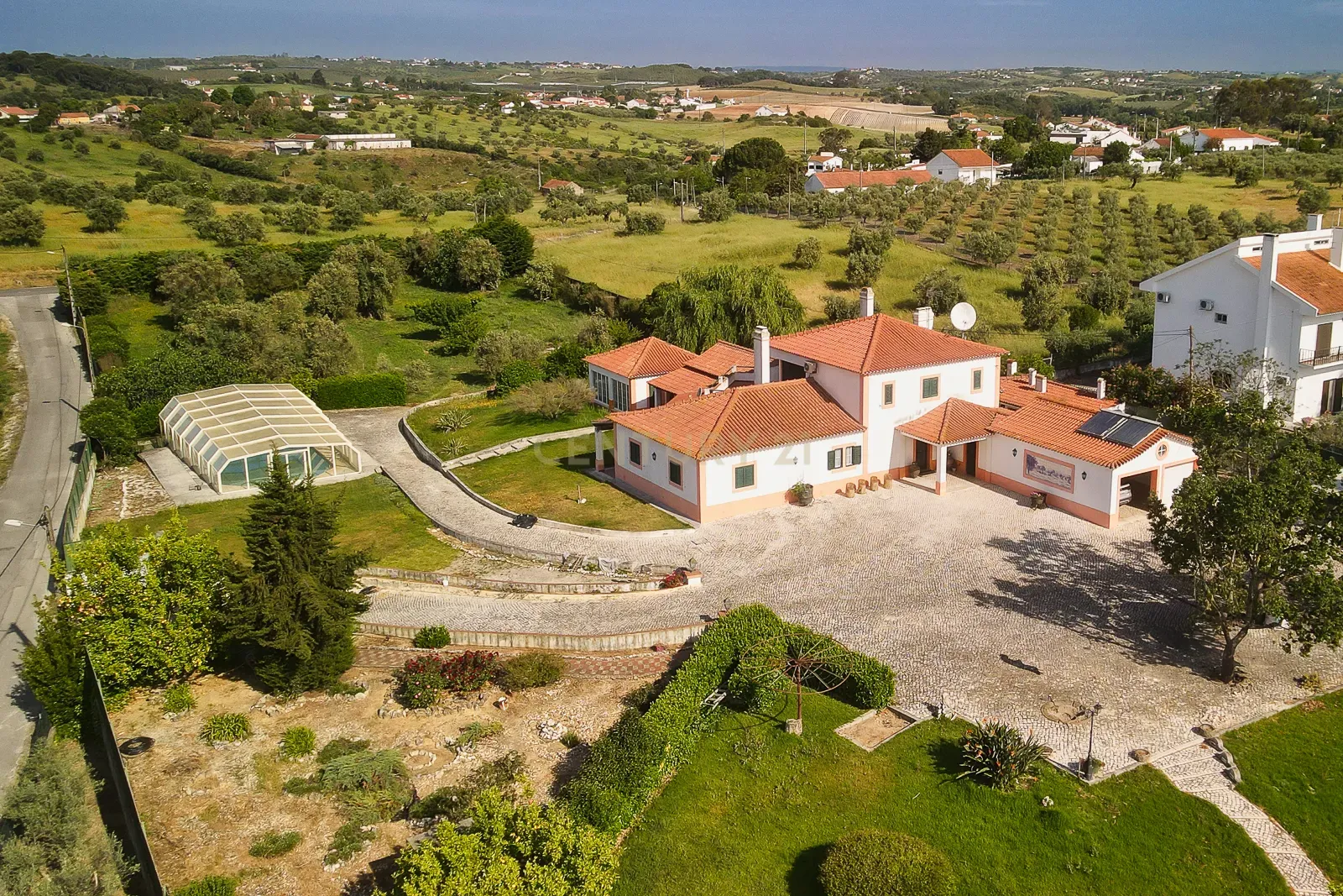 Moradia de sonho com Piscina, 7 Divisões e com Terreno 8461 m²  – Excelente Localização, a 40 minutos de Lisboa ! - Widok 4