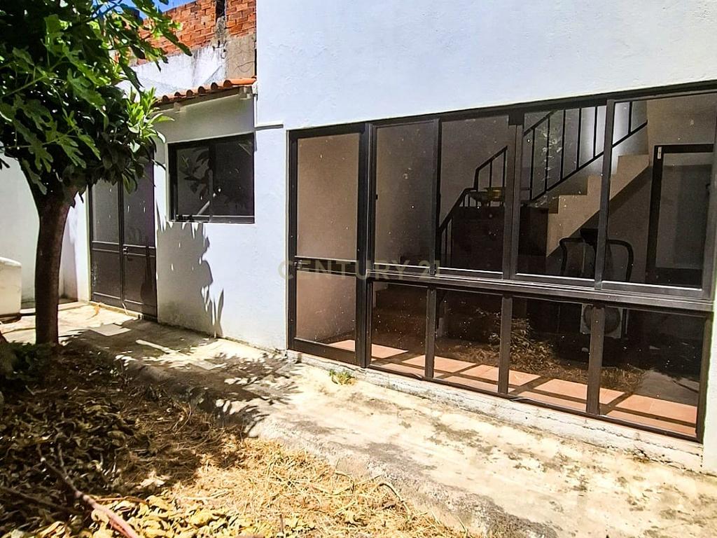 Moradia T3+2 com Terraço, Pátio e Espaço Comercial em São Bartolomeu de Messines – Silves, Faro - Image 31
