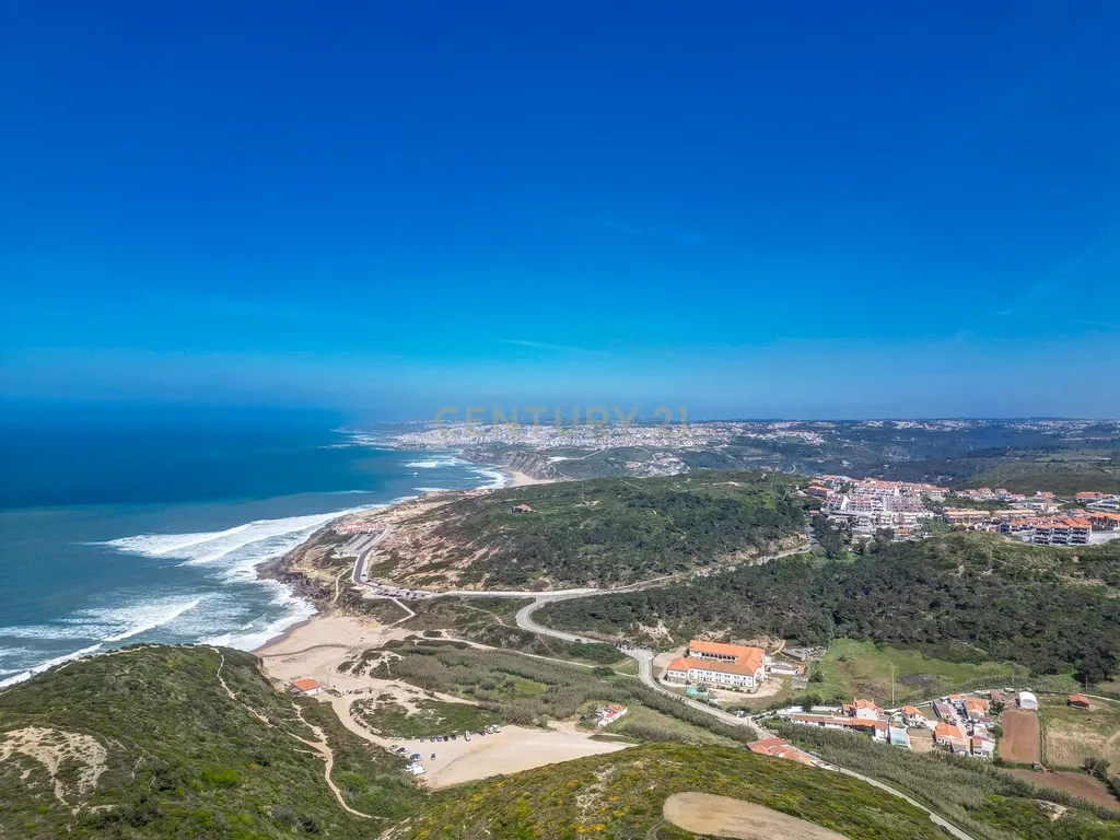 Moradia com Terreno Amplo e Vista Mar na Carvoeira - Image 60