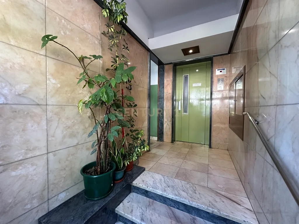 Apartamento T1 para Remodelação – Praça do Brasil, Setúbal - Image 20