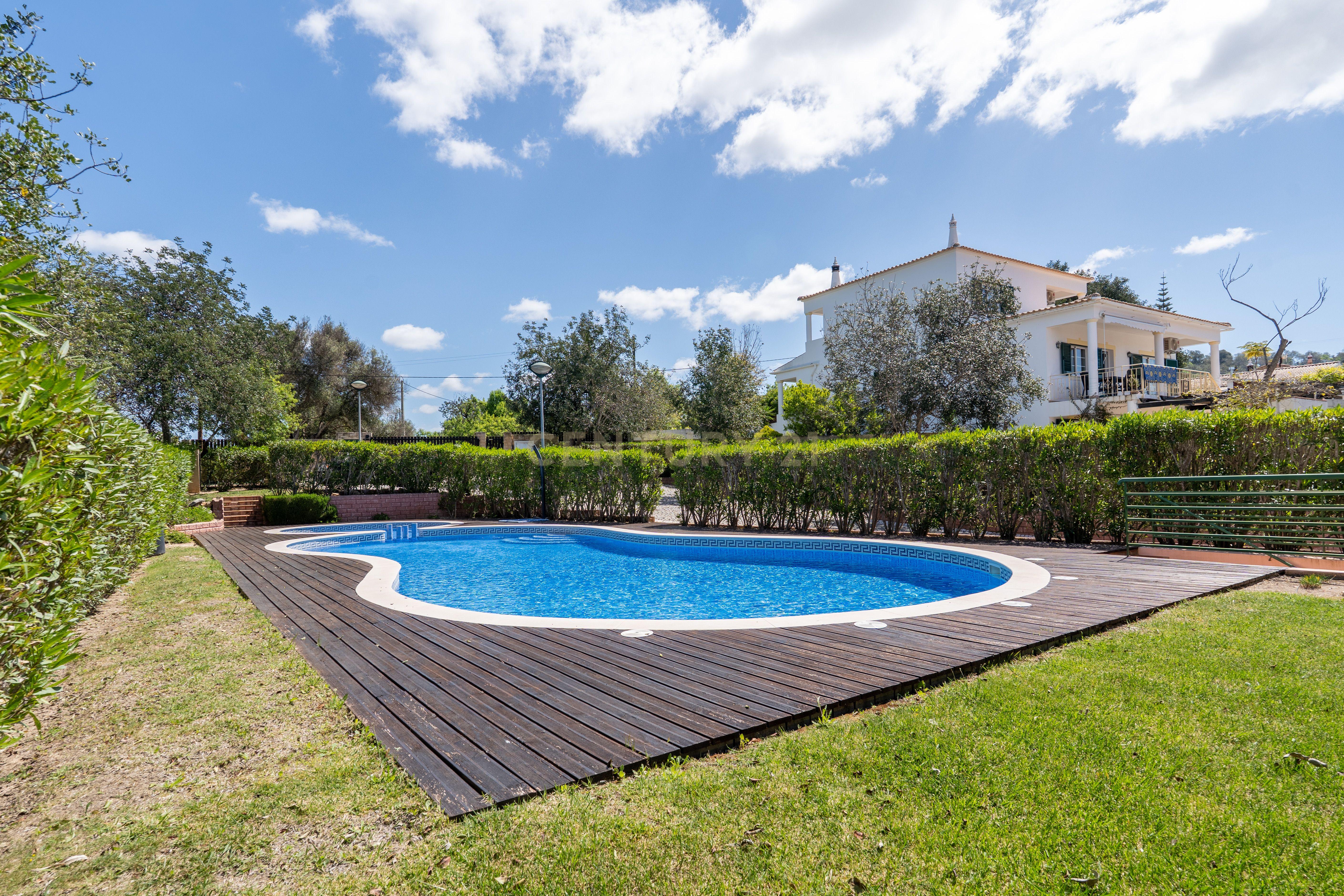 Moradia T3+3 com garagem privada e piscina comum em condomínio privado - Image 27