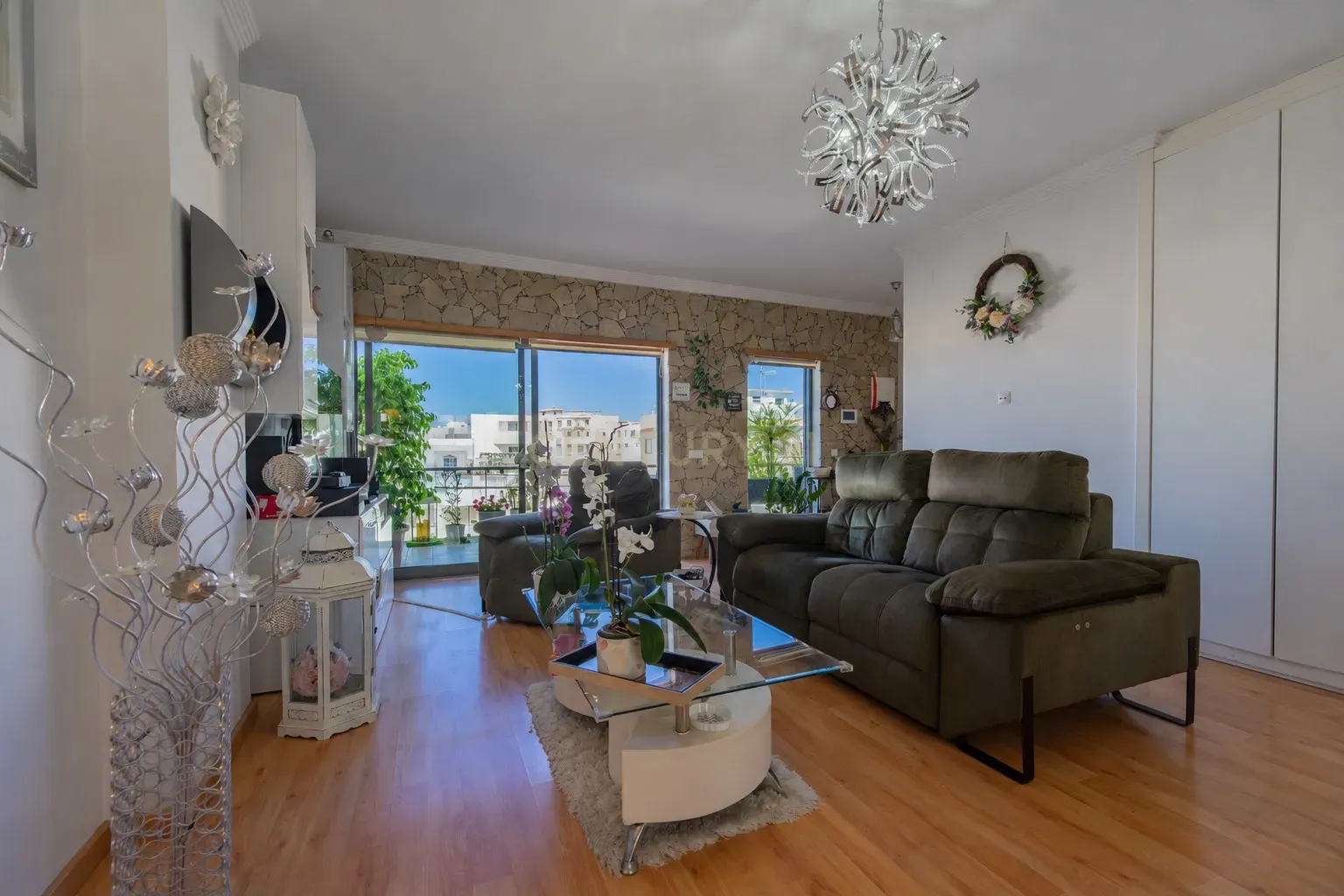 Fotografia 3 de Apartamento T2 Duplex em Olhão com 2 Lugares de Estacionamento e 2 Grandes Terraços, na Baixa de Olhão