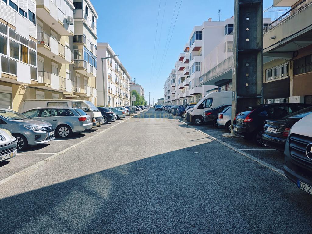 T2 - Santa Iria de Azóia, Loures - Image 20