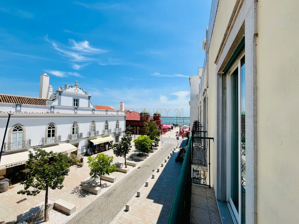 Apartamento T3 na Baixa de Olhão – Localização privilegiada junto à Praça da Floripes e Mercados Municipais - Image 23