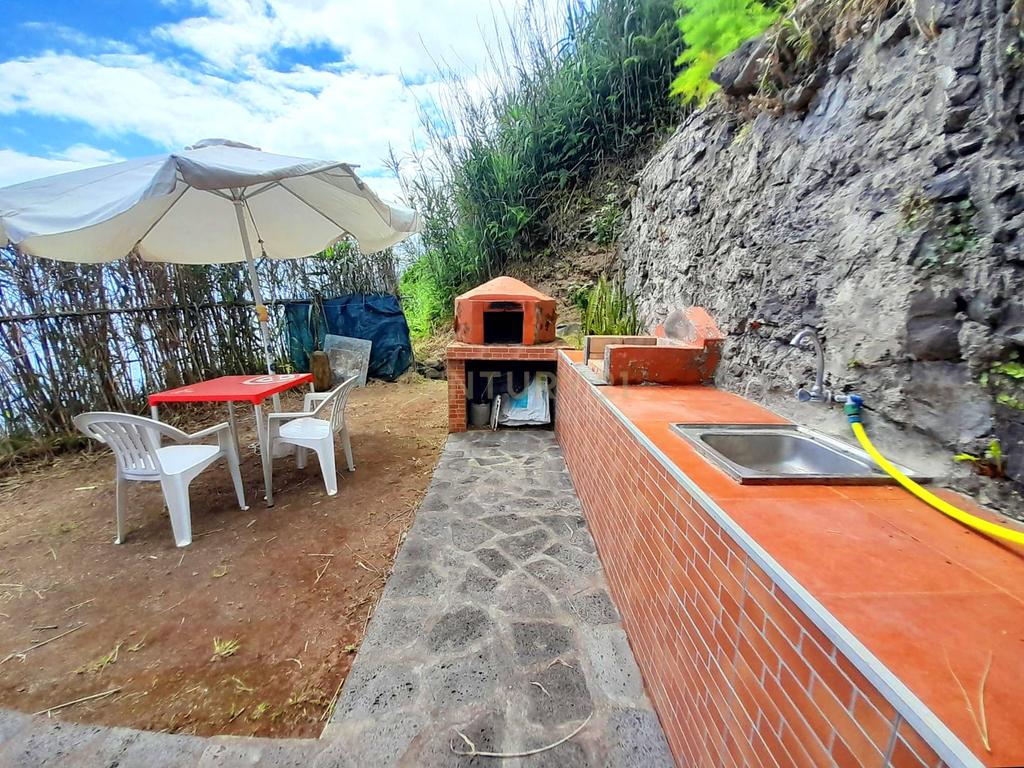 Refúgio Natural com Vista Mar – Terreno Rústico de 522m² com Moradia T0 em Madeira - Image 5