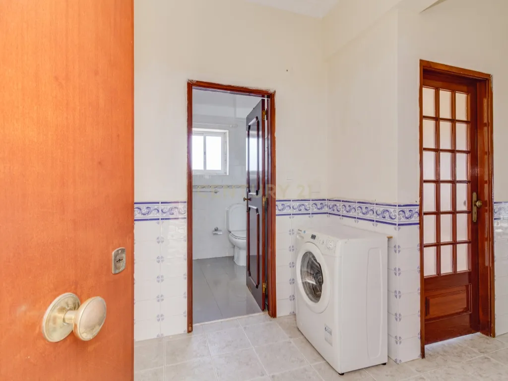 Apartamento T3 em Corroios com Varanda - Image 16