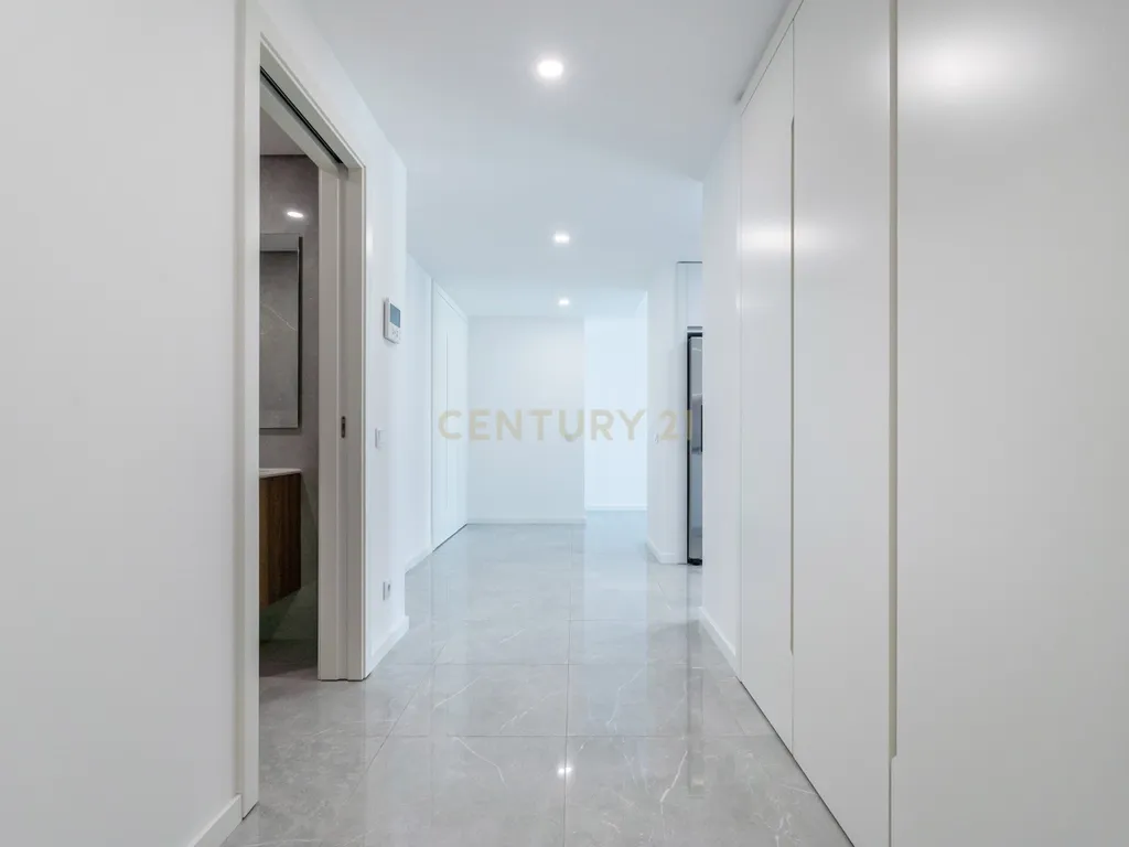 Apartamento T2 Novo a Estrear, Piscina, Estacionamento Privativo, no Centro de Albufeira – Correeira - Image 16