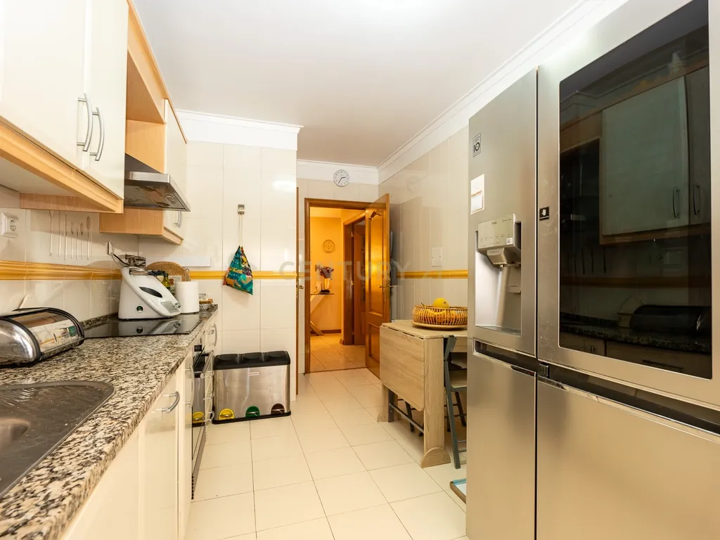 Apartamento T3 com Parqueamento – Quinta Nova, Odivelas - Image 13