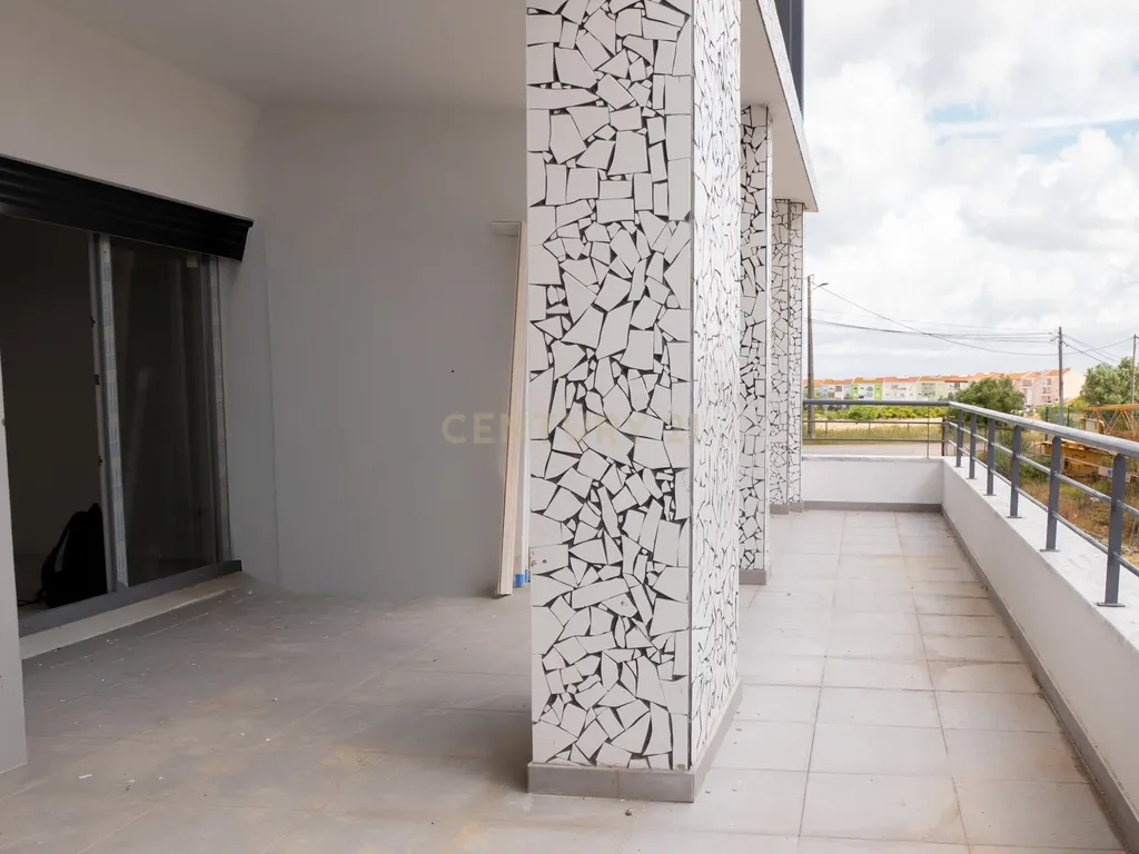 CONDOMINIO QUINTA DA LADEIRA - T2 e T3 COM TERRAÇOS, CHURRASQUEIRA E JARDIM - Image 1