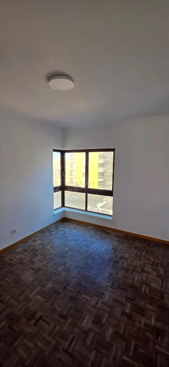 Fotografia 12 de Arrenda-se apartamento T2 para  2º Andar com Elevador em Peniche edifício Berlenga.  Se procura uma zona