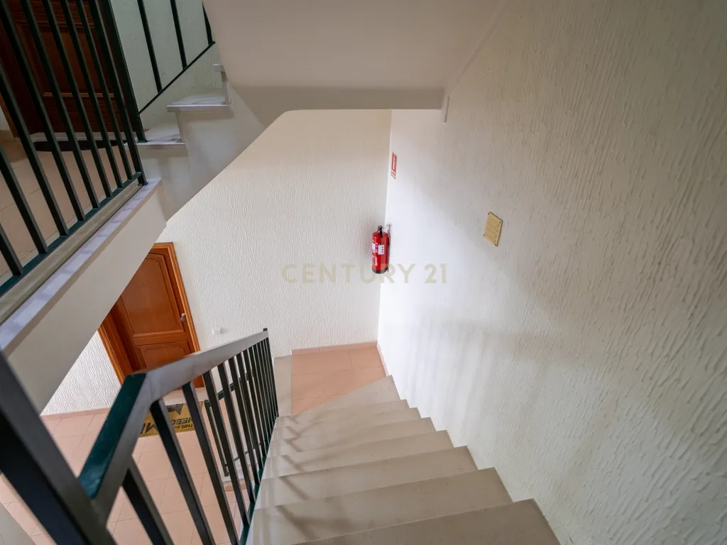 Moderno T1 em Lousã, quase novo e pronto a habitar - Image 4
