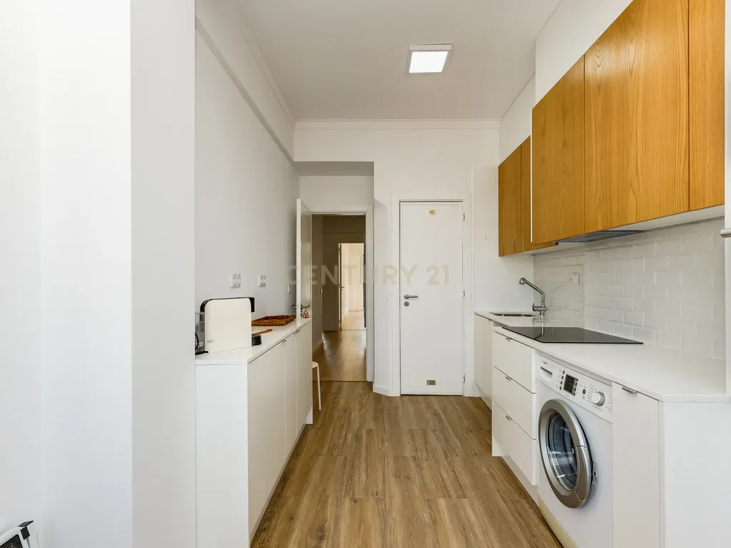 Apartamento T2 luminoso e totalmente remodelado - Rua Passos Manuel - Image 5