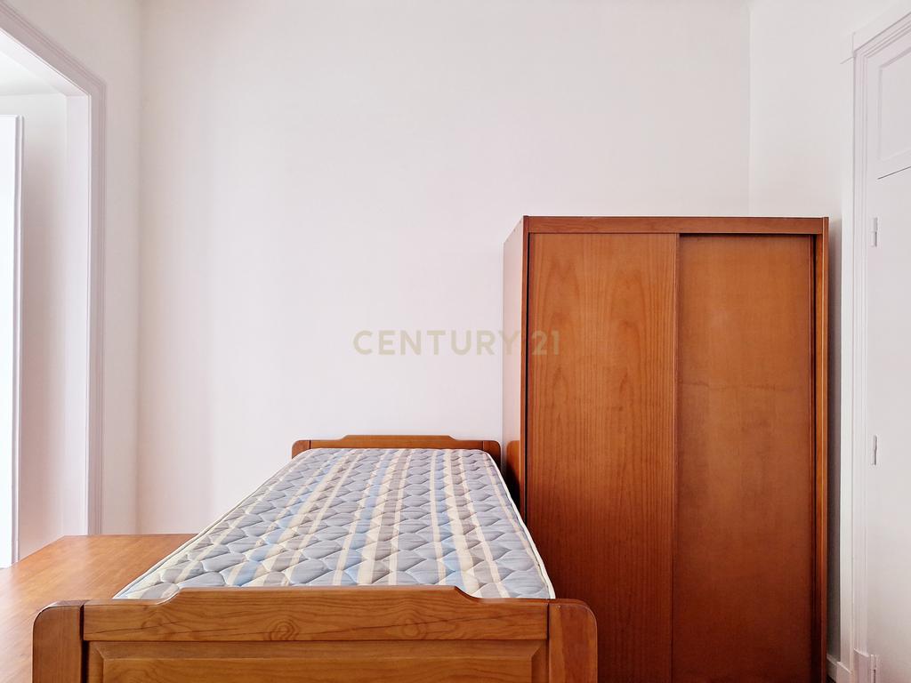 Apartamento T3 para Arrendamento em Campolide - Image 8