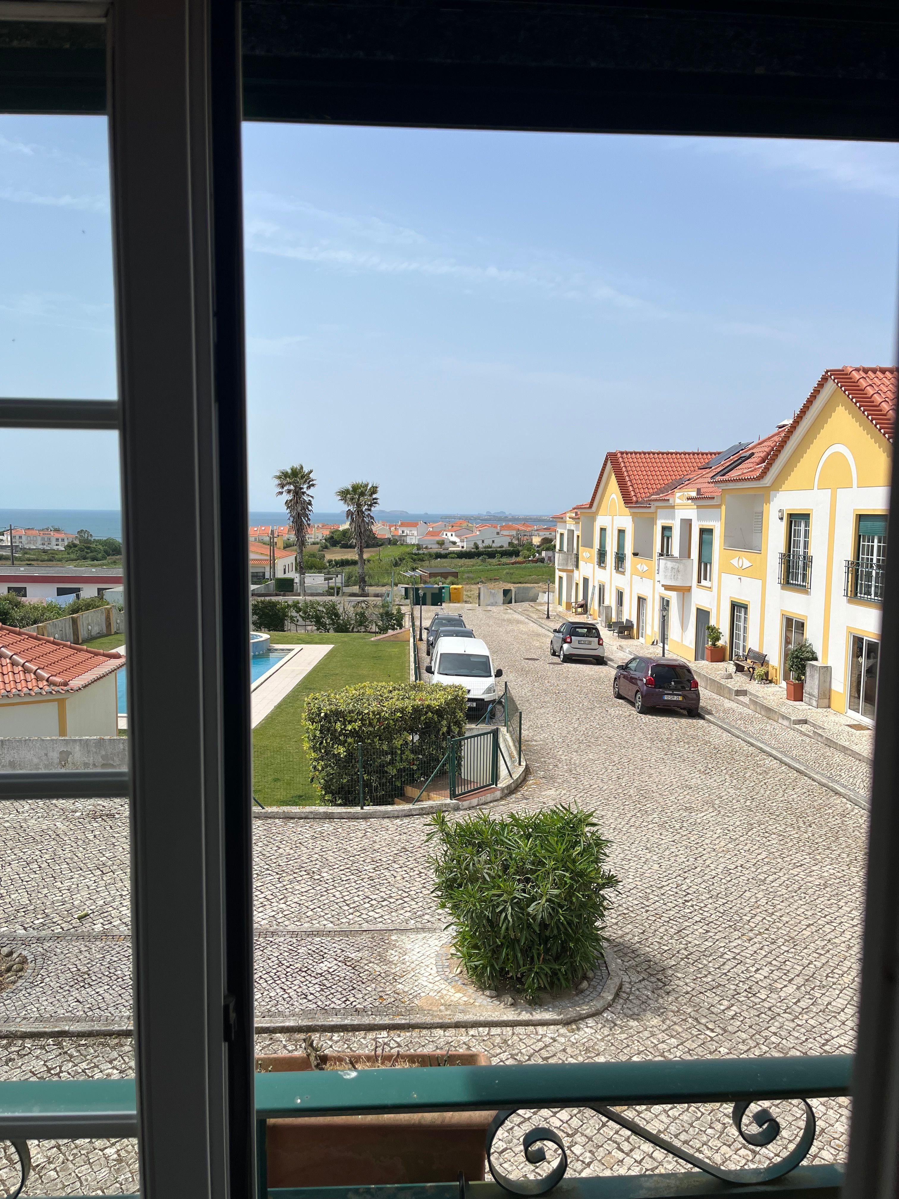 Fotografia 9 de Moradia T4 em condomínio fechado com piscina, vista mar e walking distance da praia, situada em S. Bernardino.