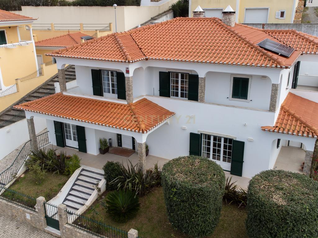🏡 Moradia T5 como nova na Encarnação – Tranquilidade e vista desafogada! - Image 1