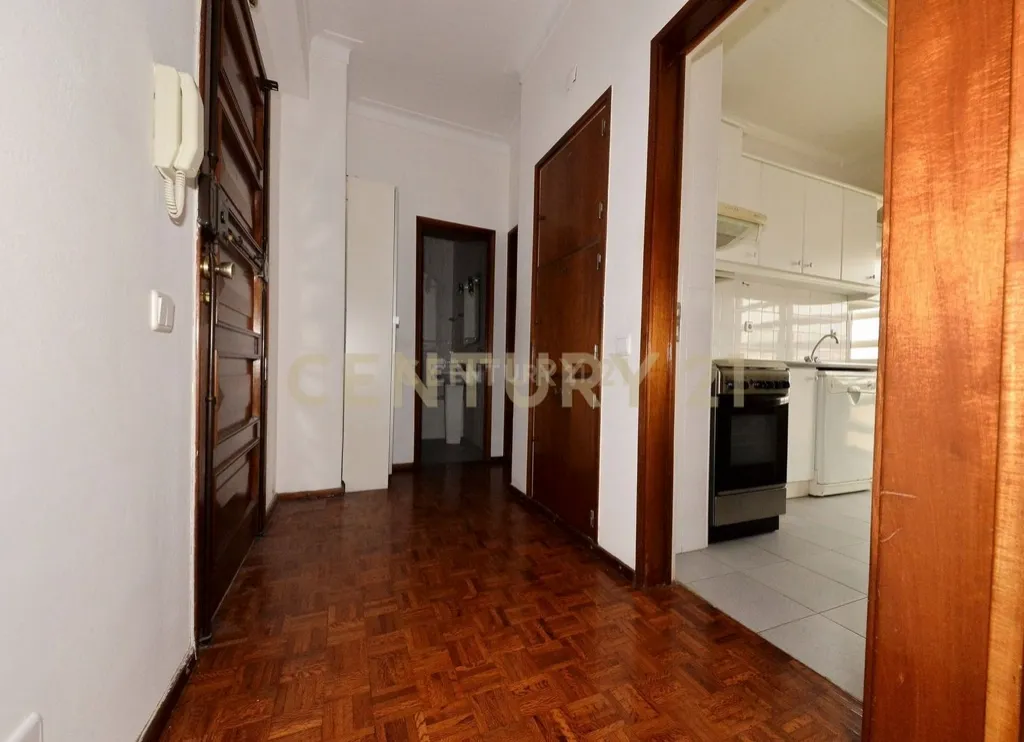 T1 PARA ARRENDAMENTO NA RUA SARAIVA DE CARVALHO JUNTO AO RATO - Image 2
