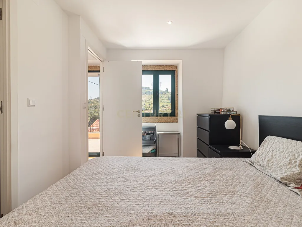 Moradia T2 Renovada em Fanhões – Conforto e Tranquilidade às Portas da Cidade - Image 22