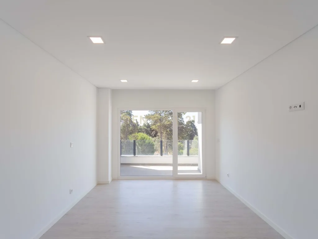 Oportunidade: Moradia T5 com jardim e piscina, na Sobreda, Almada. Em Venda! - Image 17