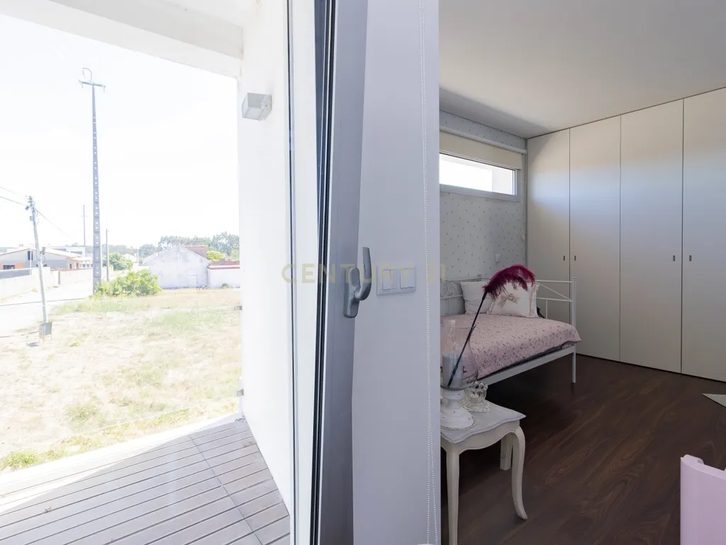 Casa de Luxo com Jardim Piscina e Jacuzzi na Marinha Grande - Image 30