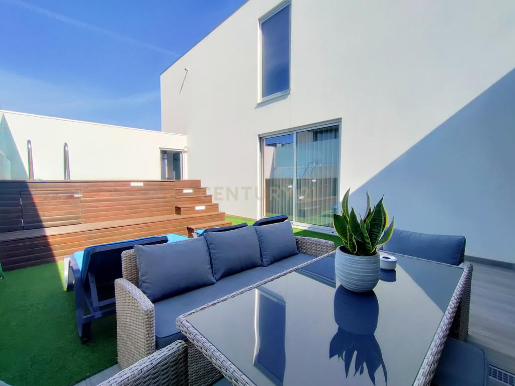 Moradia T4 Moderna com Piscina e Jardim – Touguinha - Image 10