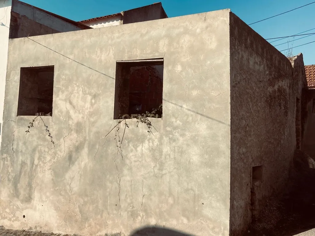 "Moradia em Ruina" - Image 2