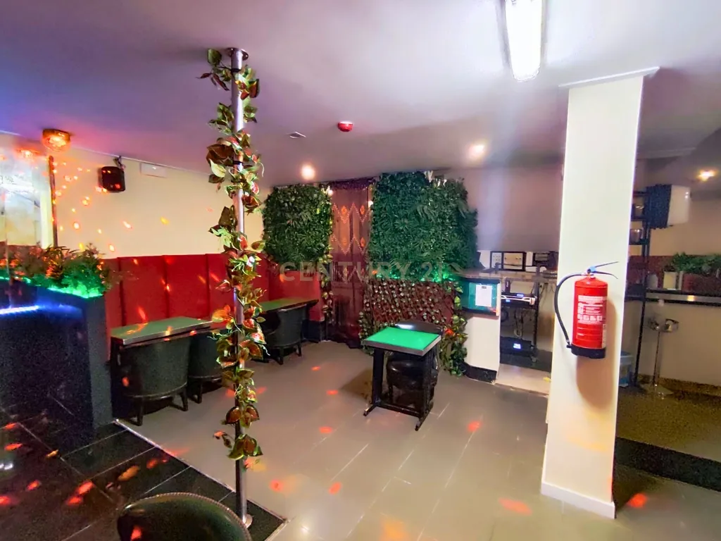 Loja e Bar junto à Avenida Duque de Loulé - Image 10