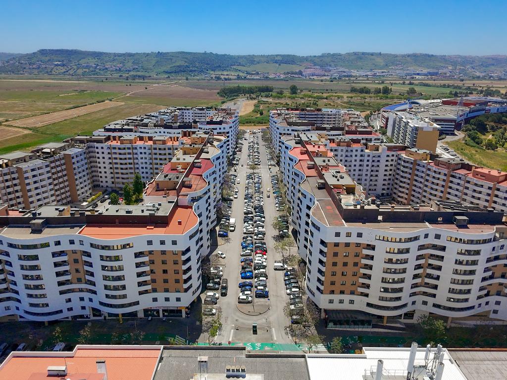 Apartamento T4 na prestigiada Urbanização Quinta do Infantado, Loures com Vista Panorâmica sobre as Lezírias - Image 1