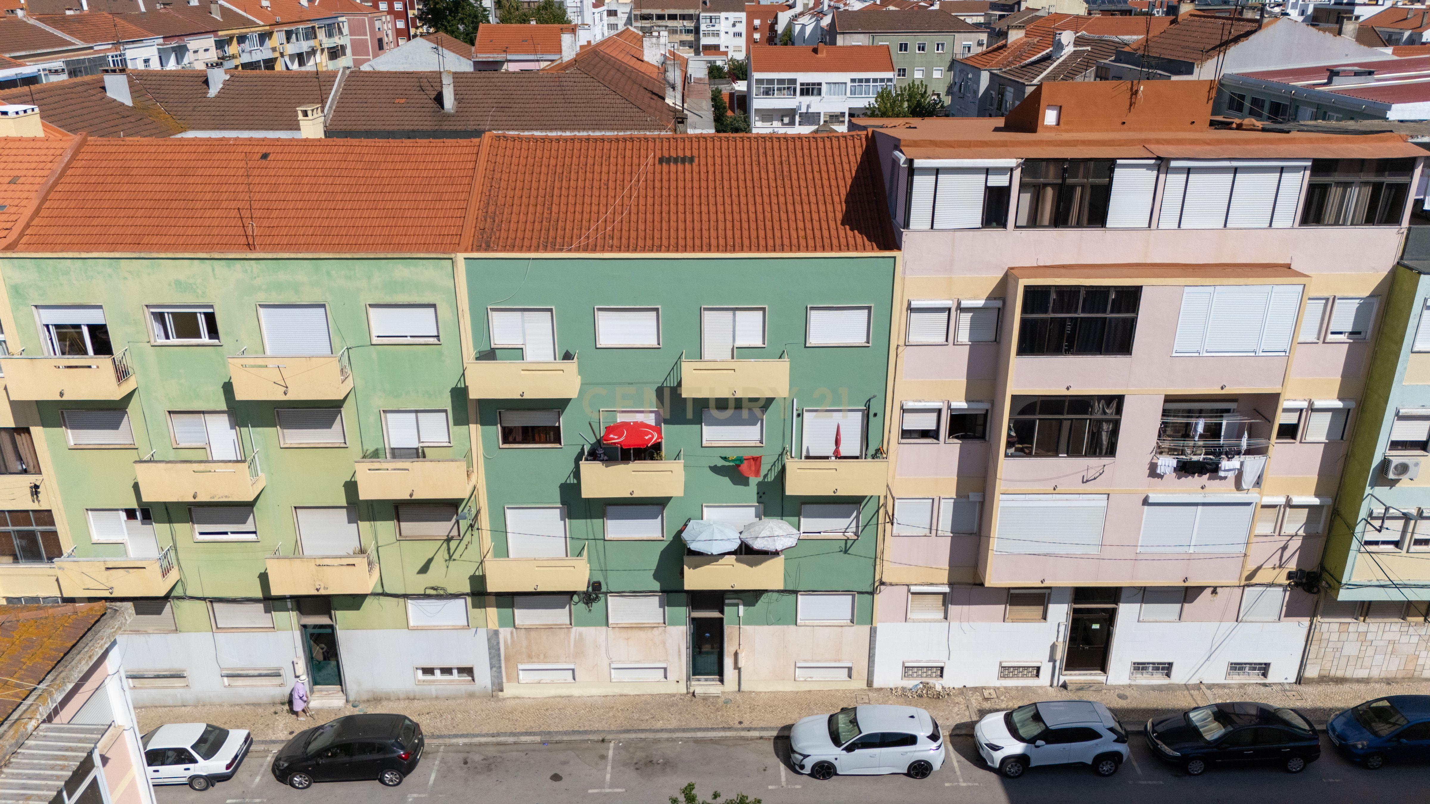 Fotografia 11 de Apartamento T2 com Varanda no Barreiro, Setúbal