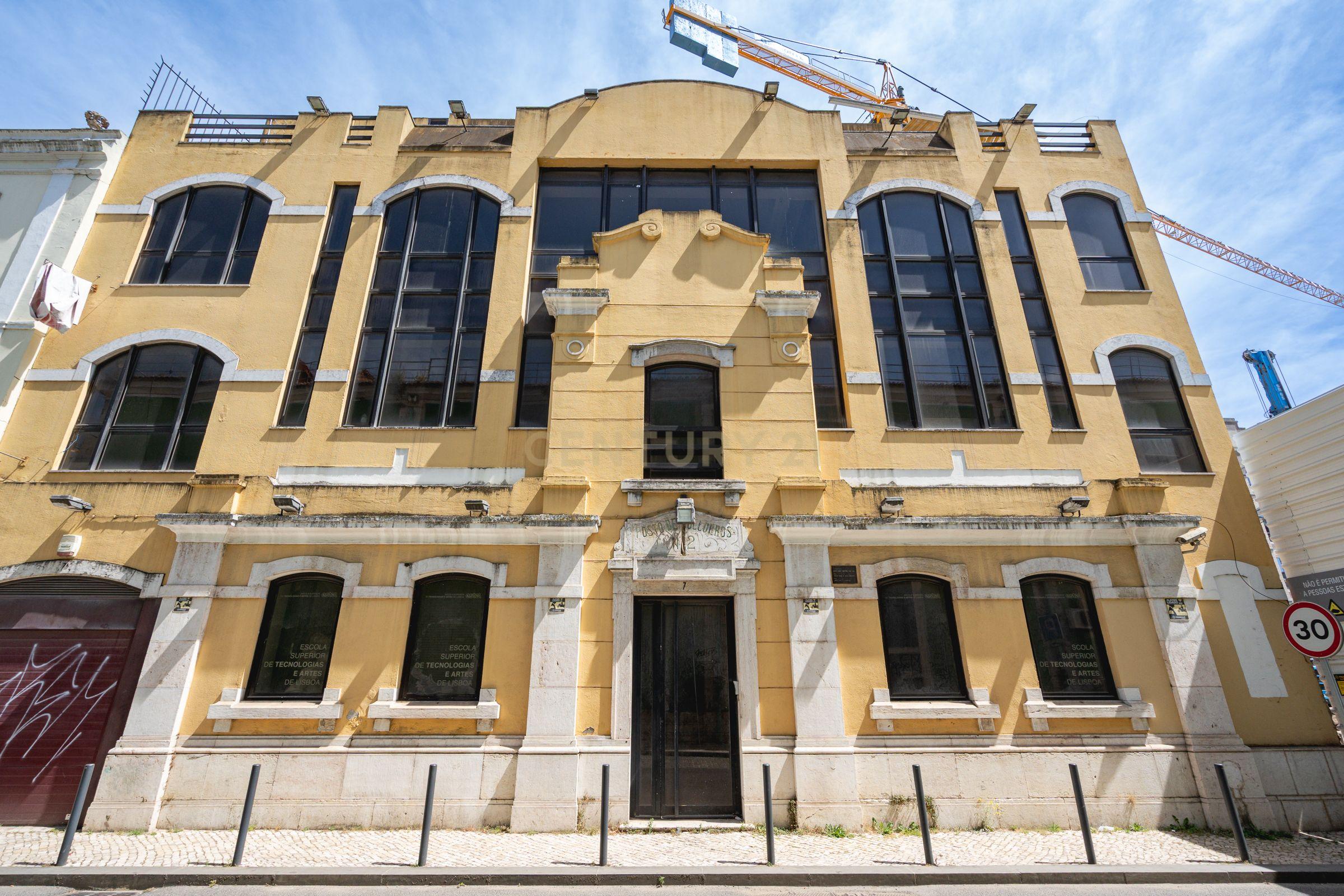 Prédio de Serviços em Alcântara – Projeto Aprovado para Aparthotel com 15 Unidades | Próximo ao LX Factory e Allo | Alcântara Lisbon Offices