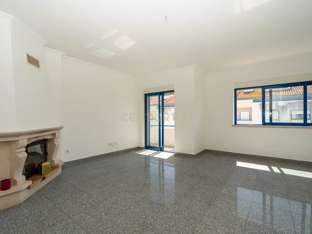 Apartamento T3 Janelas do Parque no Montijo - Image 4