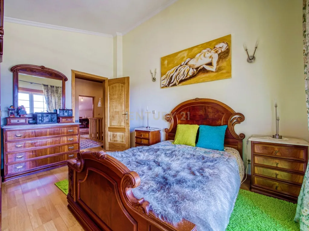 Moradia localizada na capital de distrito, no coração do Nordeste Transmontano. - Image 29