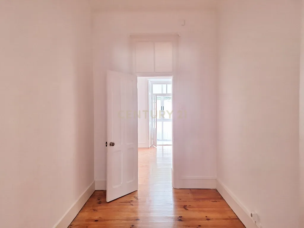 Apartamento T3+2 para Arrendamento em Campolide - Image 14