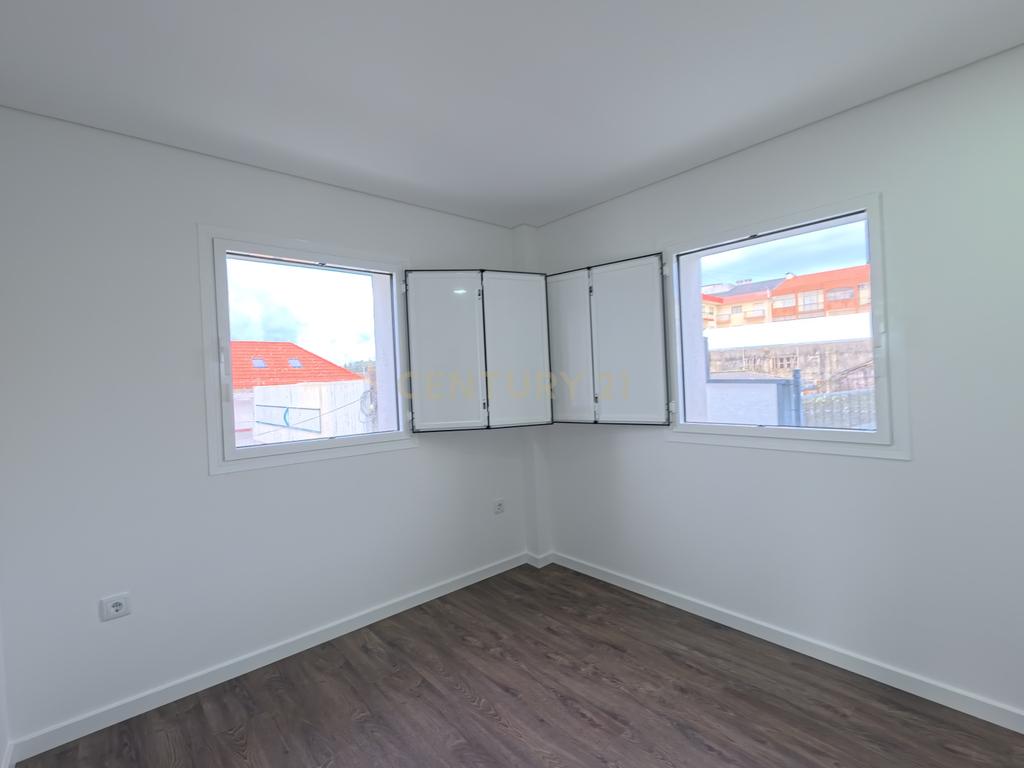 Apartamento T2 novo no centro de Viseu - Image 4