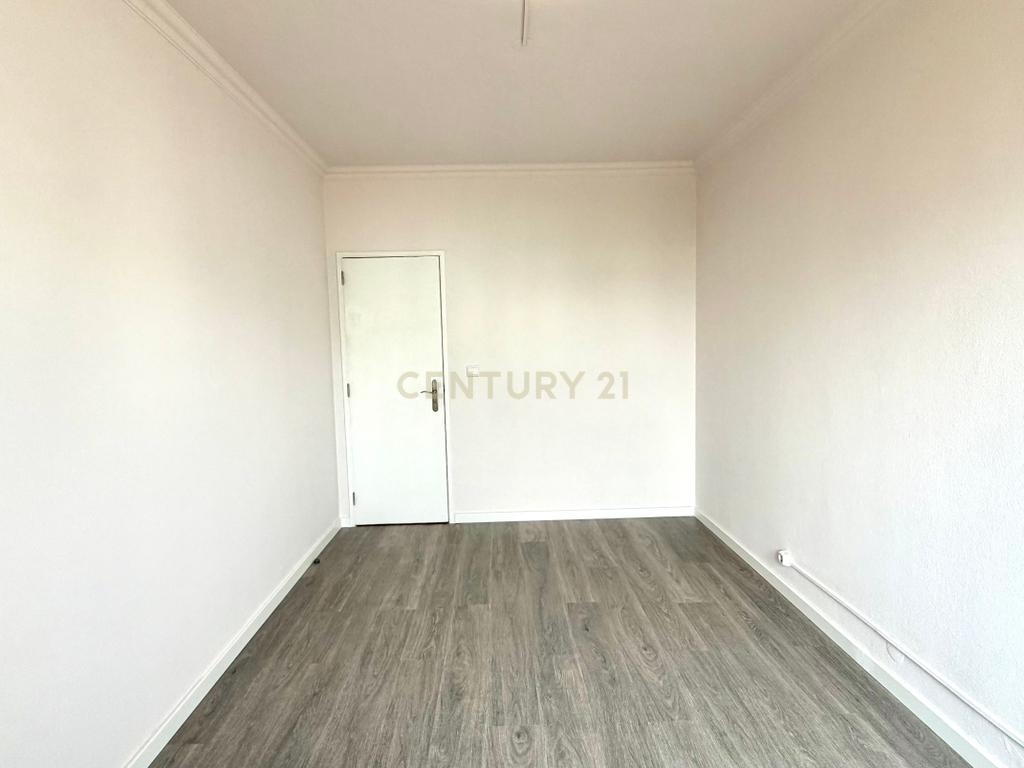 Apartamento T2 Renovado e Equipado | São Sebastião, Setúbal - Image 16