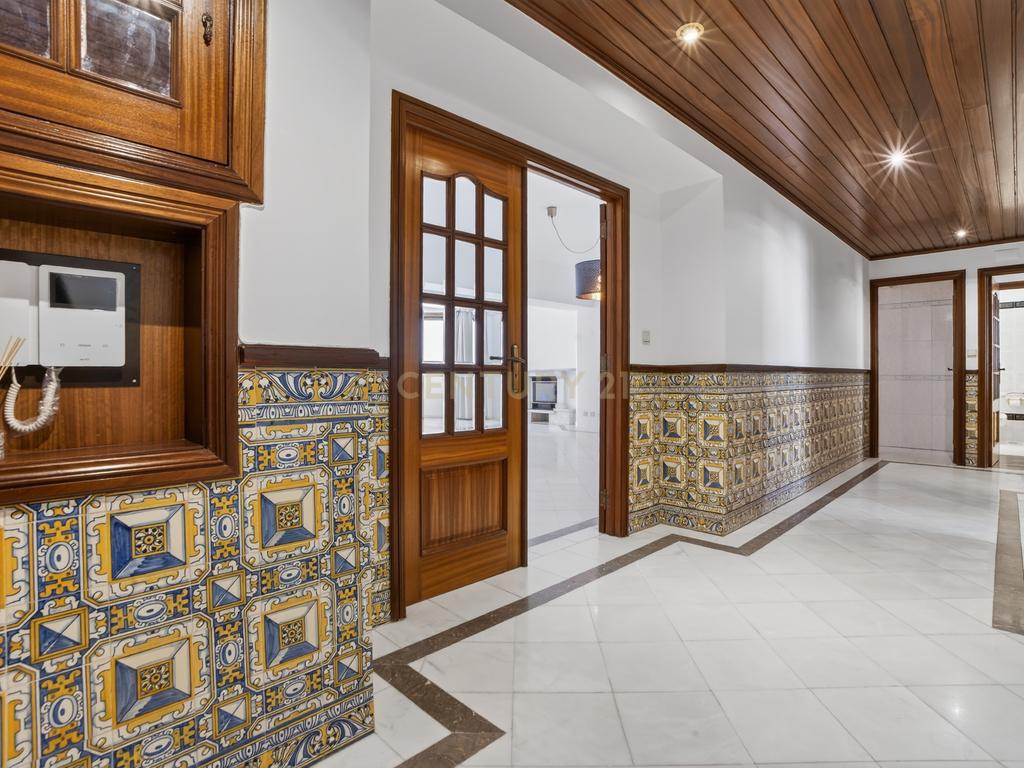 Apartamento T3 em Areeiro, com 1 lugar de garagem, Lisboa. - Image 11